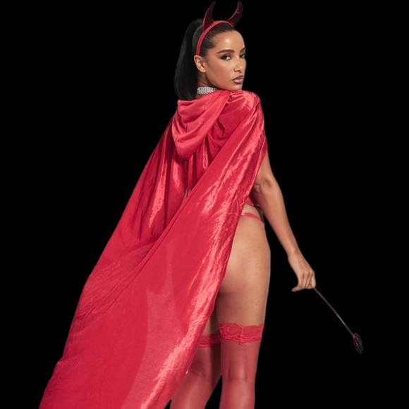 1178 NWT PrettyLittleThing Red Velvet Long Cape – One Size – Red - Picture 4 of 12